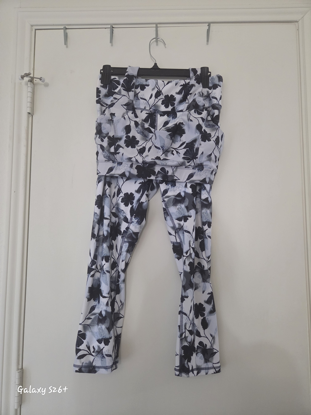 NWT DIP Black, White And Grey Floral High-Waist Leggings